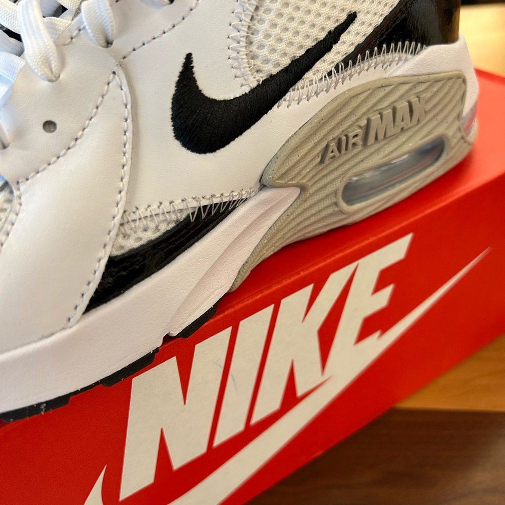 NEW NIKE AIR MAX EXCEE